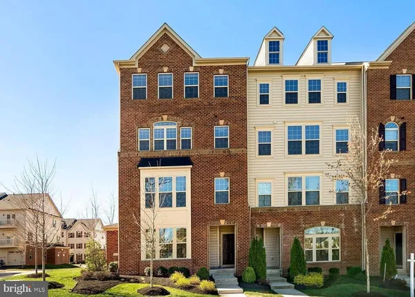 $3,100 | 42101 Piebald Square, Aldie, VA 20105