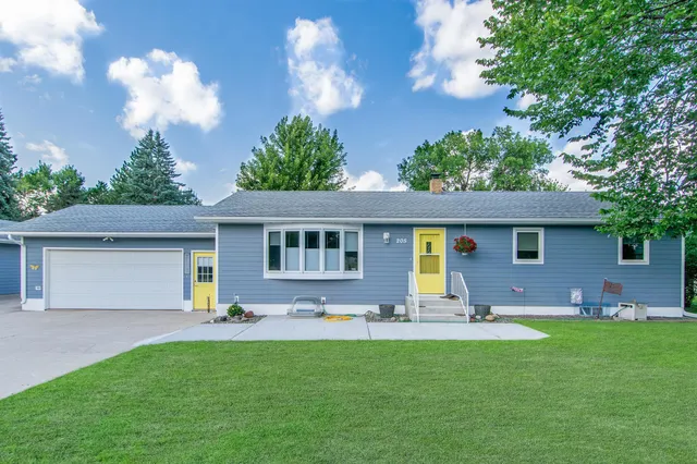 $299,900 | 205 Prairie Avenue Northeast, Staples, MN 56479