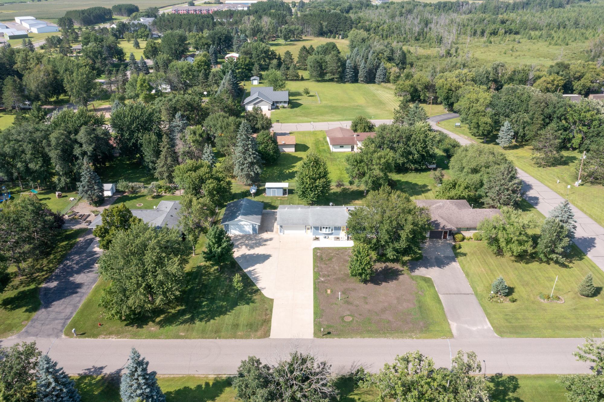 205 Prairie Avenue Northeast Staples, MN 56479 - Photo 8 of 43