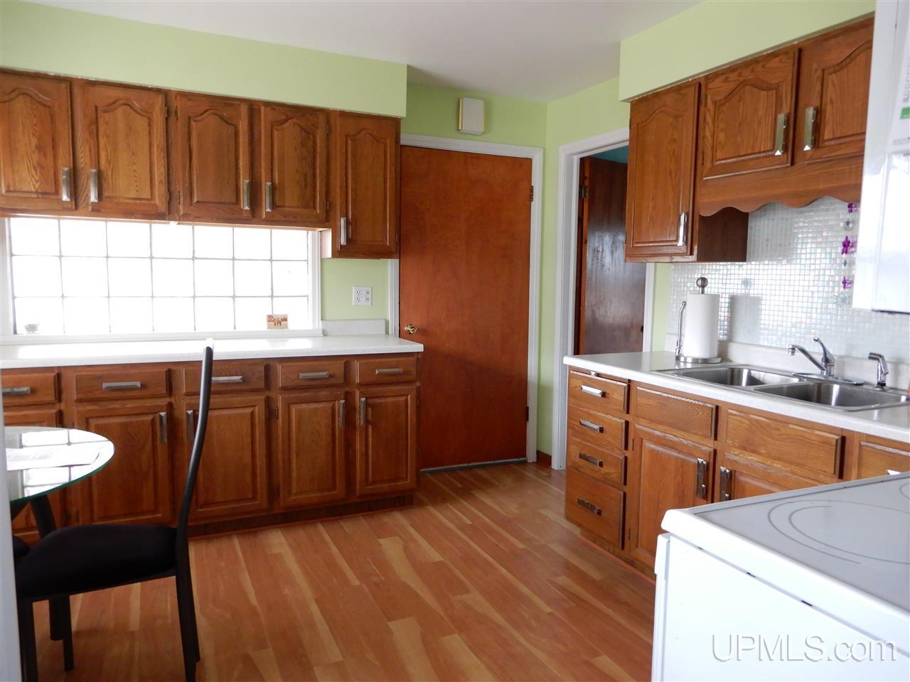 6021 18.25 Road Gladstone, MI 49837 - Photo 5 of 21 Gallery Image 5