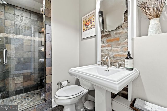 $1,043,000 | 409 East Bellefonte Avenue, Alexandria, VA 22301