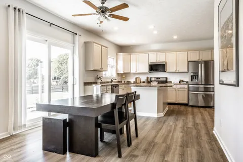 $699,900 | 4348 Ledge Rock Court, Zionsville, IN 46077