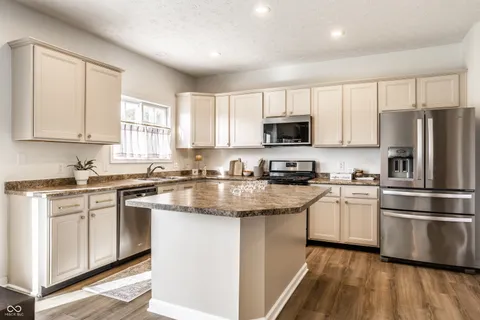 $699,900 | 4348 Ledge Rock Court, Zionsville, IN 46077