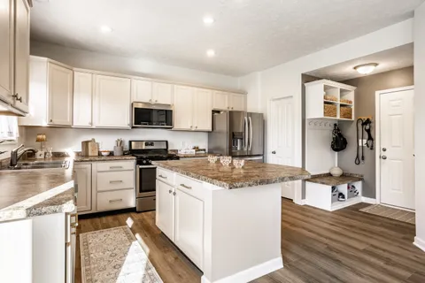 $699,900 | 4348 Ledge Rock Court, Zionsville, IN 46077