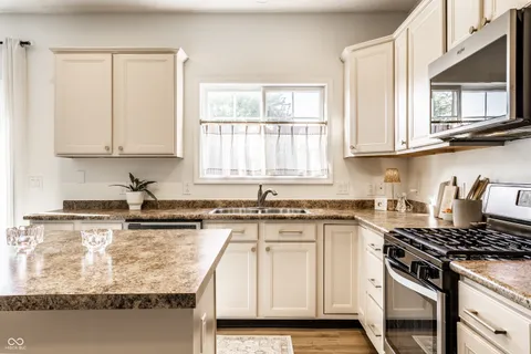 $699,900 | 4348 Ledge Rock Court, Zionsville, IN 46077