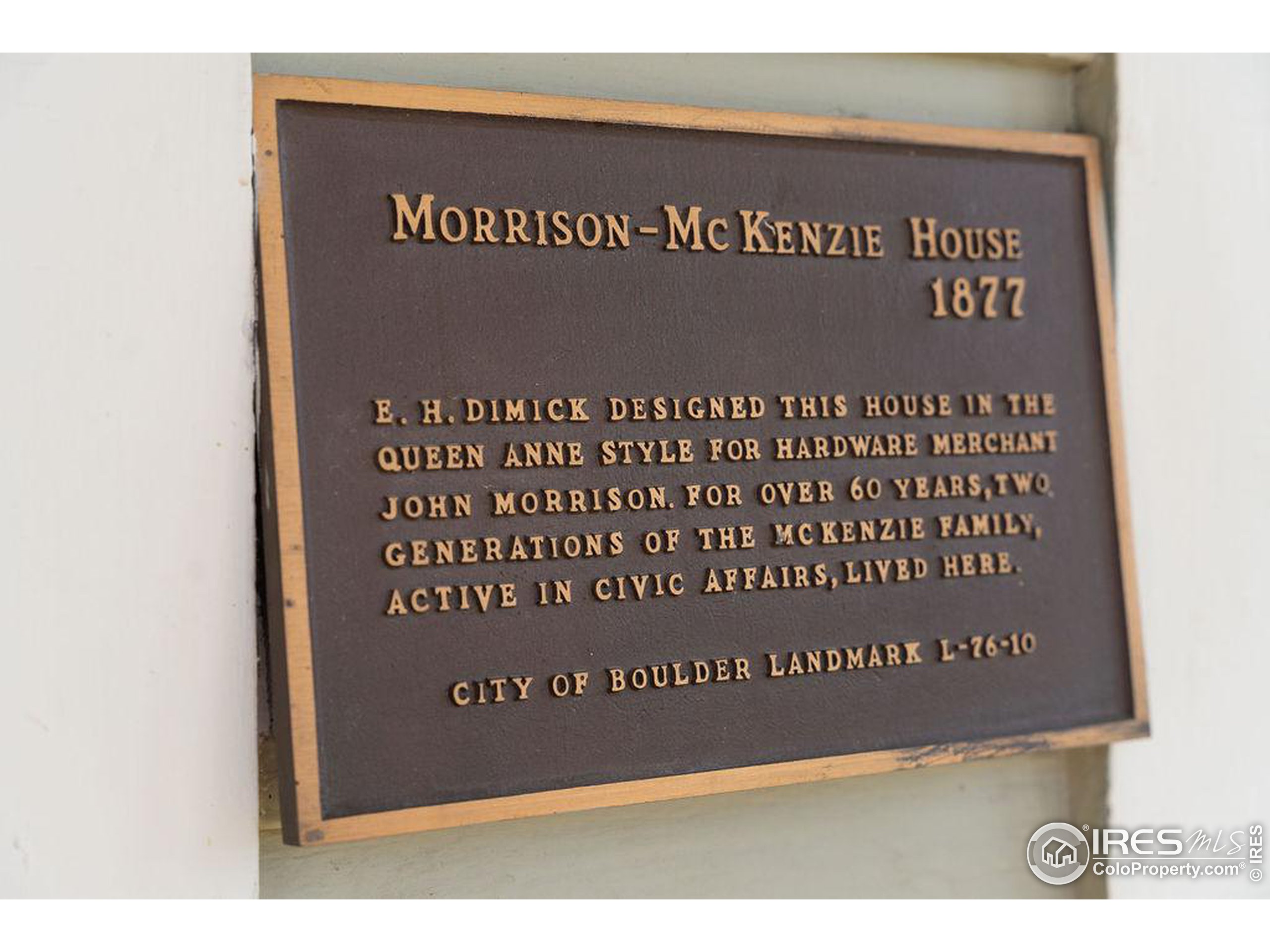 809 Pine Street Boulder, CO 80302 - Photo 4 of 13 a sign on the side of a building