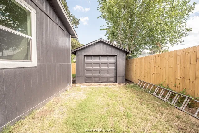 a view of a backyard of the house