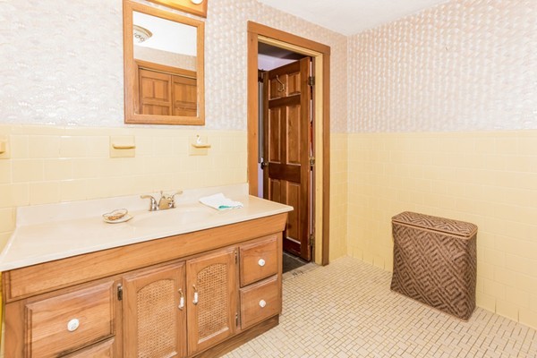 146 Clinton Road Weymouth, MA 02189 - Photo 21 of 25 Gallery Image 21