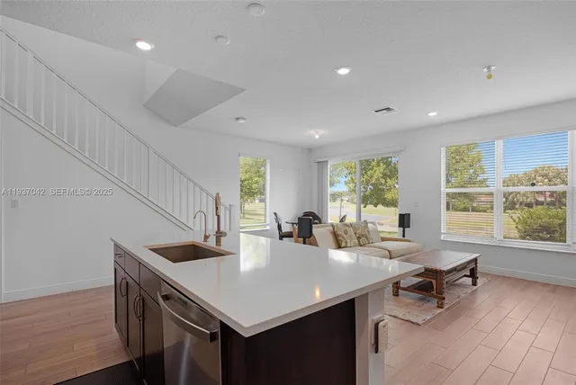 $4,000 | 4317 Lago Drive, Unit 4317, Deerfield Beach, FL 33064