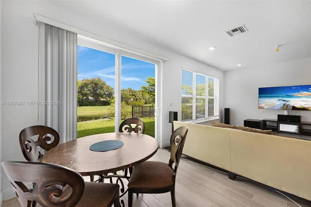 $4,000 | 4317 Lago Drive, Unit 4317, Deerfield Beach, FL 33064