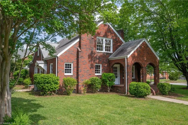 $284,500 | 104 North Madison Street, Yadkinville, NC 27055