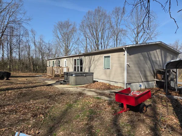a view of a small house with yard