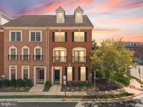 $810,000 | 42465 Regal Wood Drive, Brambleton, VA 20148