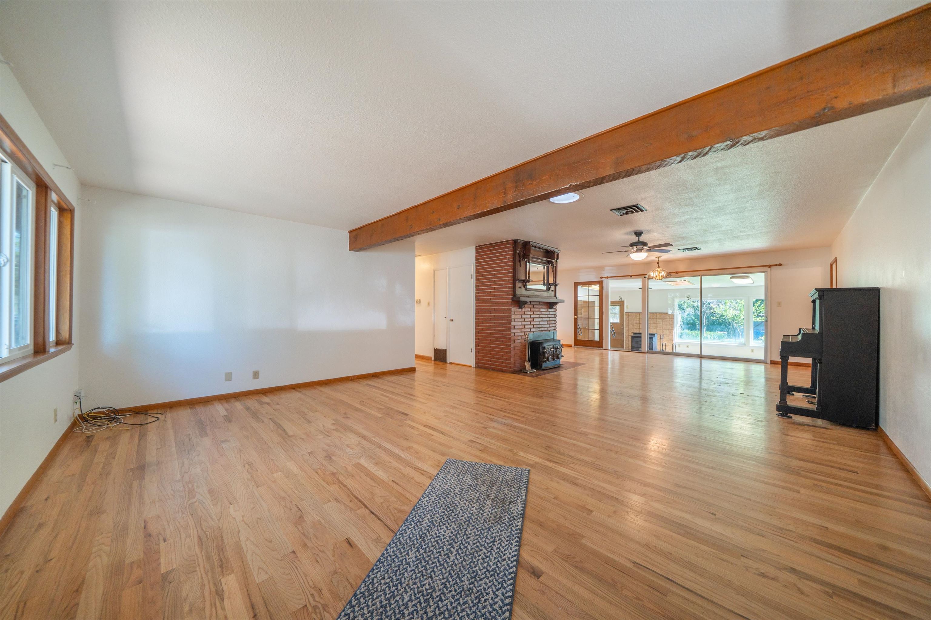 3081 Henderson Road Redding, CA 96002 - Photo 4 of 38