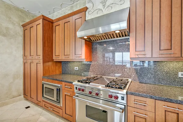 $720,000 | 4821 East NASA Parkway, Unit 18W, Seabrook, TX 77586