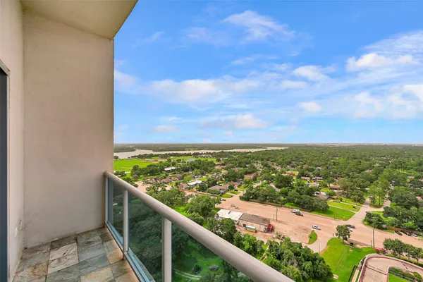 $720,000 | 4821 East NASA Parkway, Unit 18W, Seabrook, TX 77586