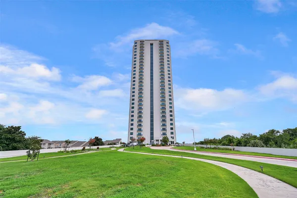 $720,000 | 4821 East NASA Parkway, Unit 18W, Seabrook, TX 77586