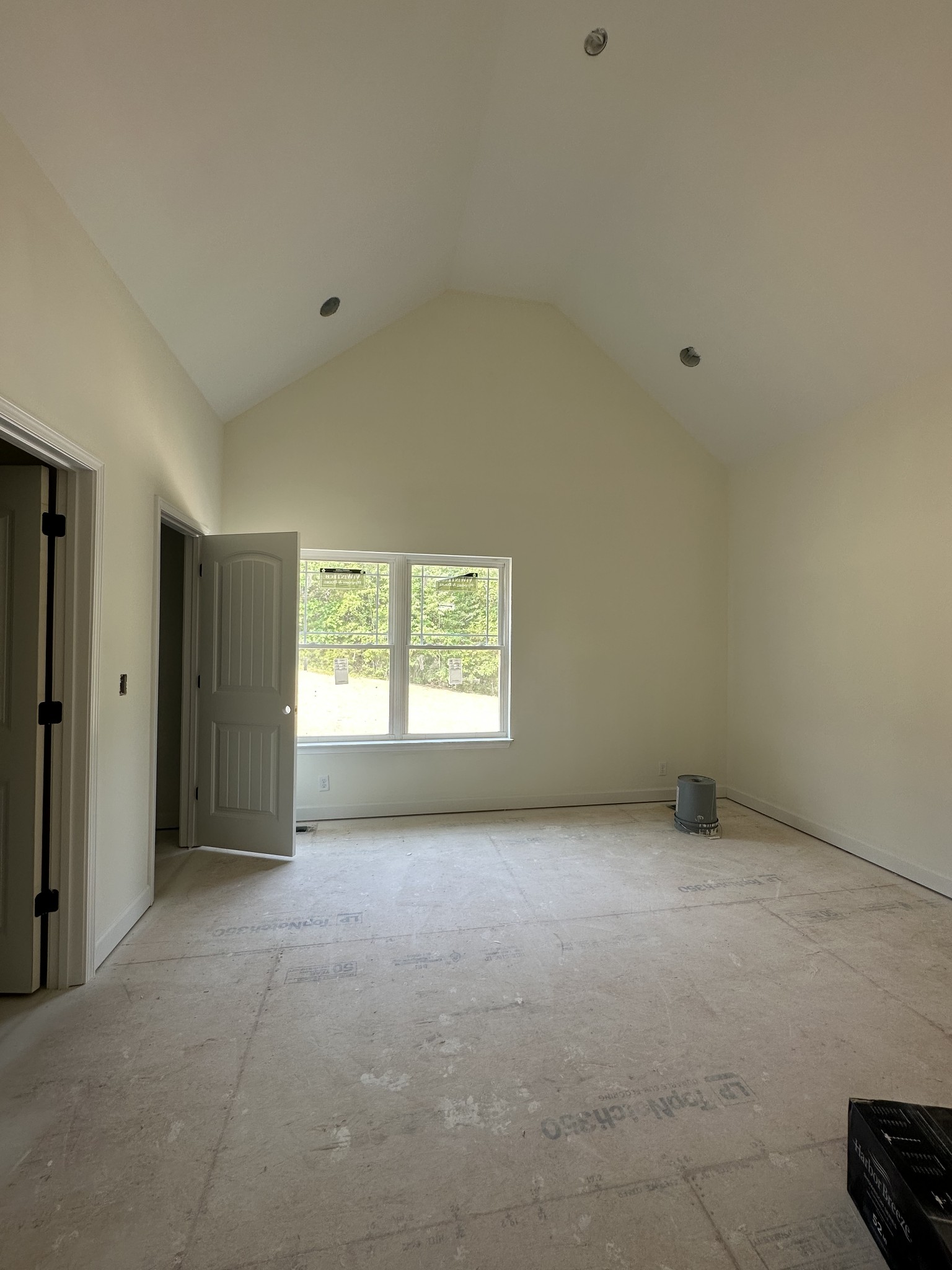 774 Lucas Road Dickson, TN 37055 - Photo 25 of 29 an empty room with windows