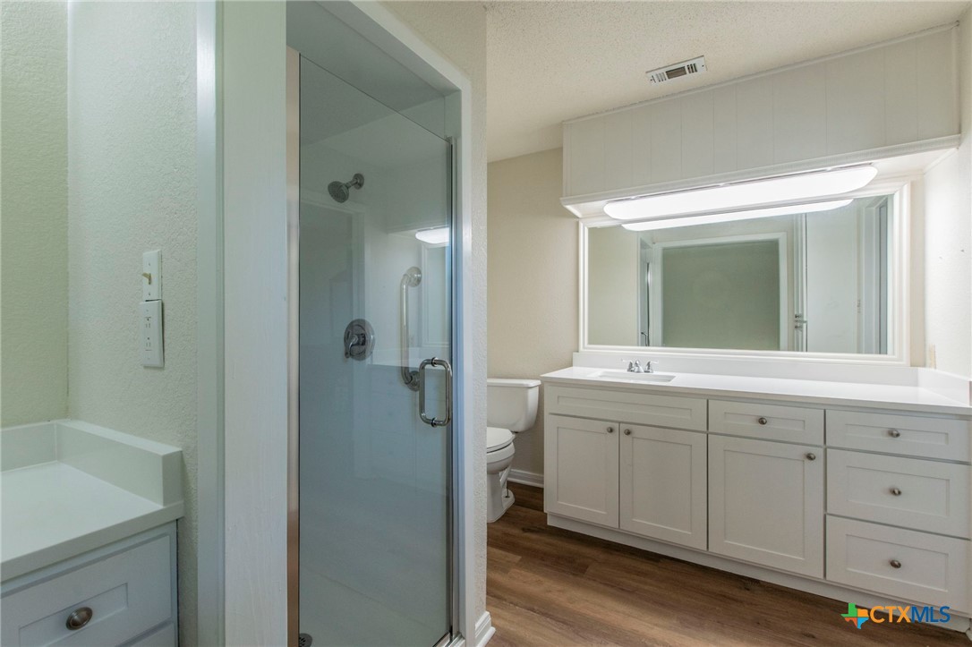 517 Thompson Road Troy, TX 76579 - Photo 13 of 25 a spacious bathroom with a double vanity sink a mirror and a bathtub