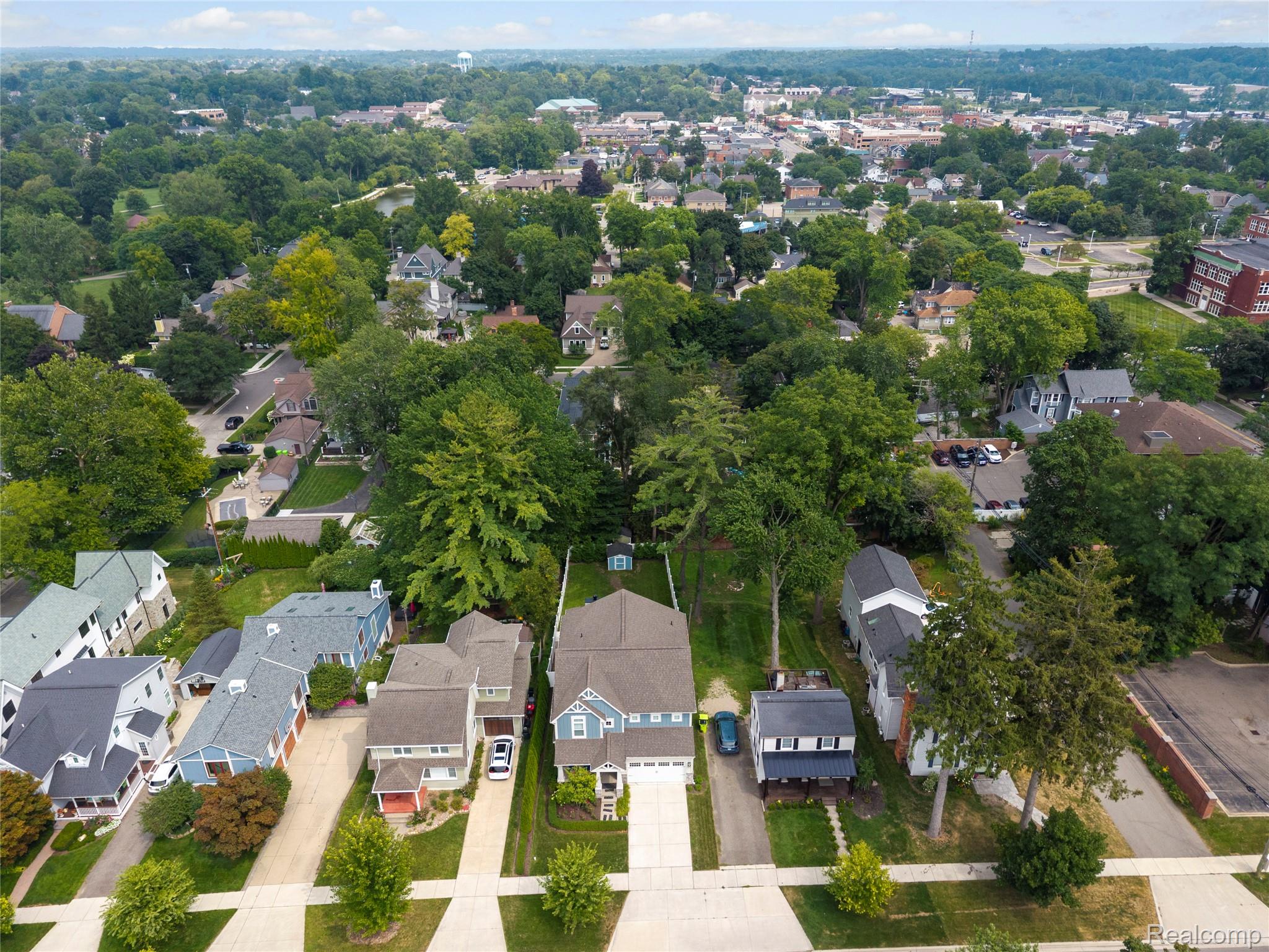 524 Ludlow Avenue Rochester, MI 48307 - Photo 2 of 36 Aerial view of residential area