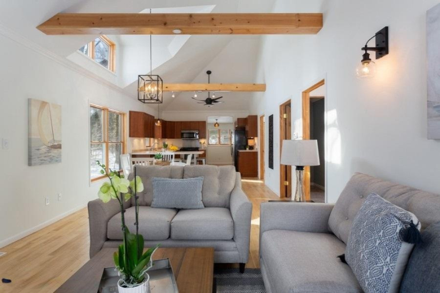 16027 Ruffino Road Union Pier, MI 49129 - Photo 23 of 44 Living Room
