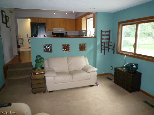 3647 Oak Road Stow, OH 44224 - Photo 14 of 25 View from Family Room to Kitchen