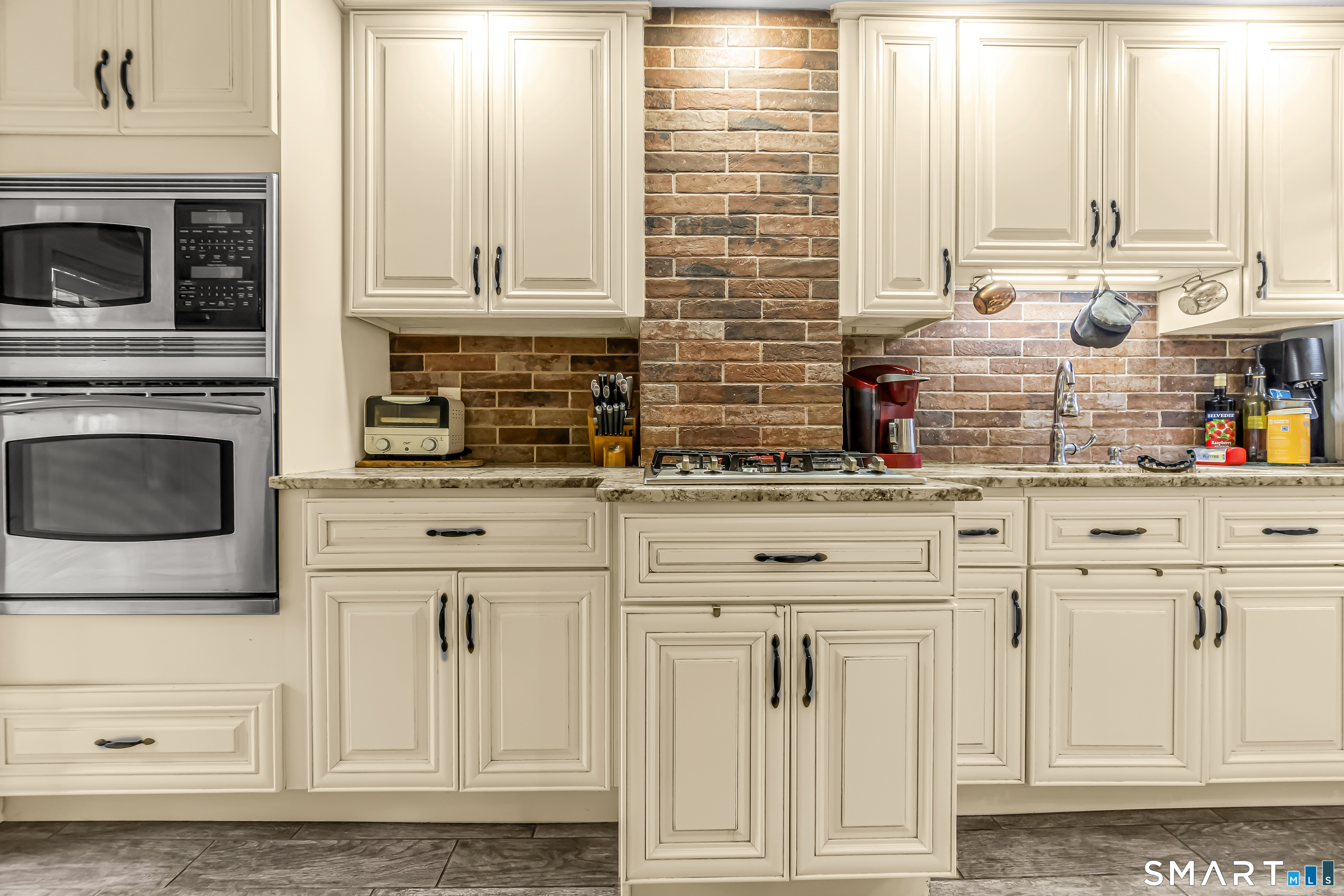 16 Cole Street Bridgeport, CT 06604 - Photo 5 of 22