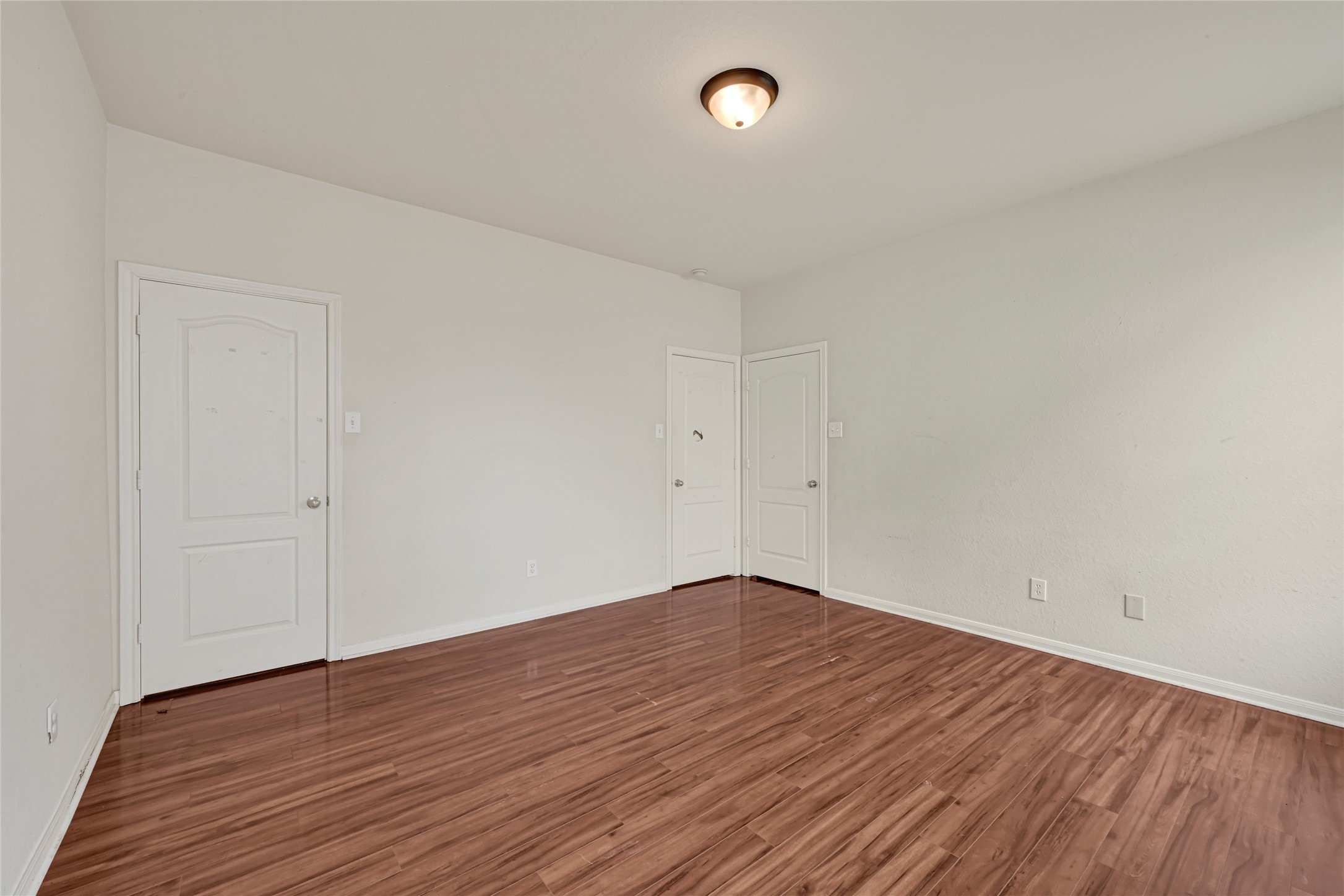 9429 Lambright Road Houston, TX 77075 - Photo 16 of 29 Another view of the primary bedroom with double closets.