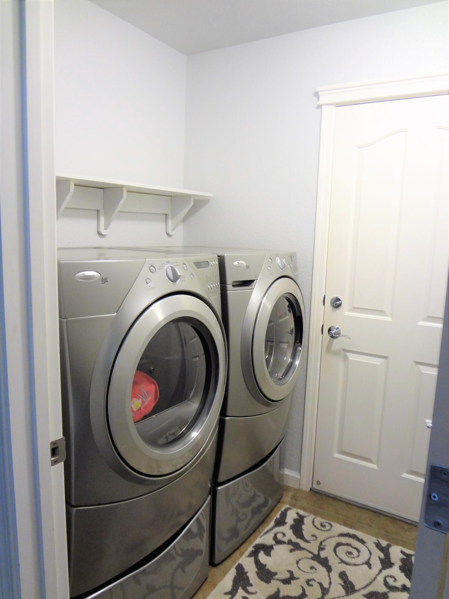 7759 Pit Road Redding, CA 96001 - Photo 29 of 47 a utility room with dryer and washer