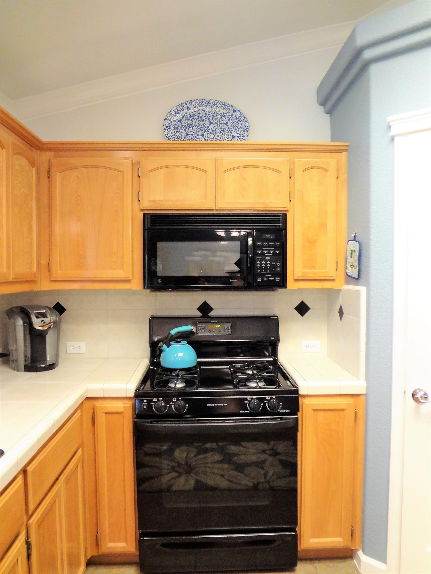 7759 Pit Road Redding, CA 96001 - Photo 10 of 47 a kitchen with a stove and a microwave