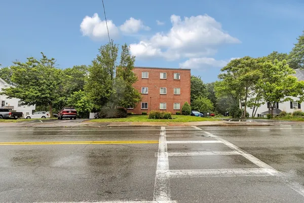 $2,500 | 191 Commercial Street, Unit 301, Braintree, MA 02184