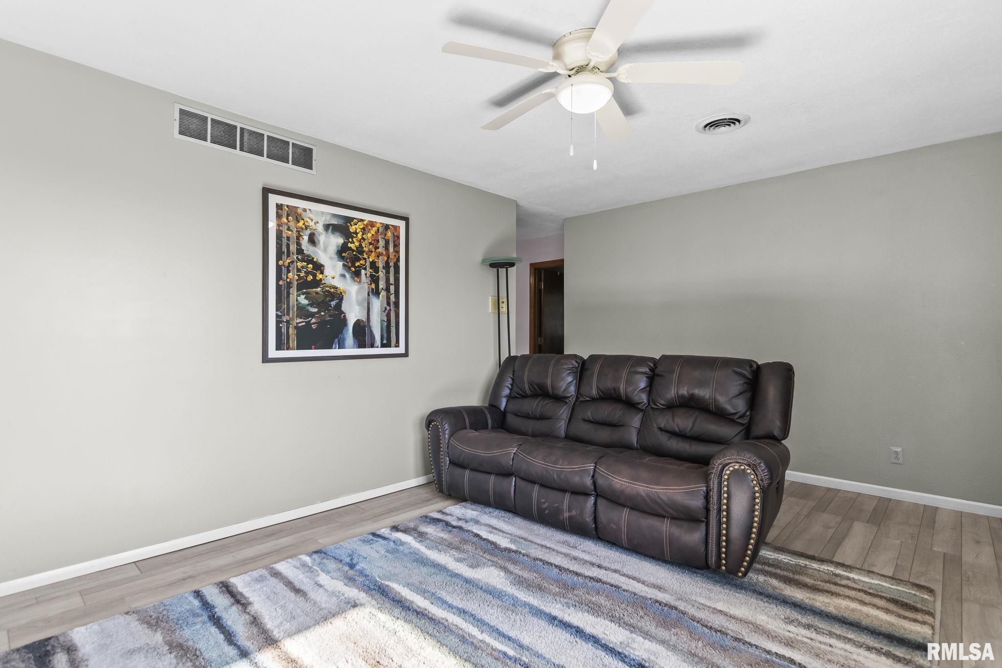 5764 Altmans Road Pleasant Plains, IL 62677 - Photo 7 of 56