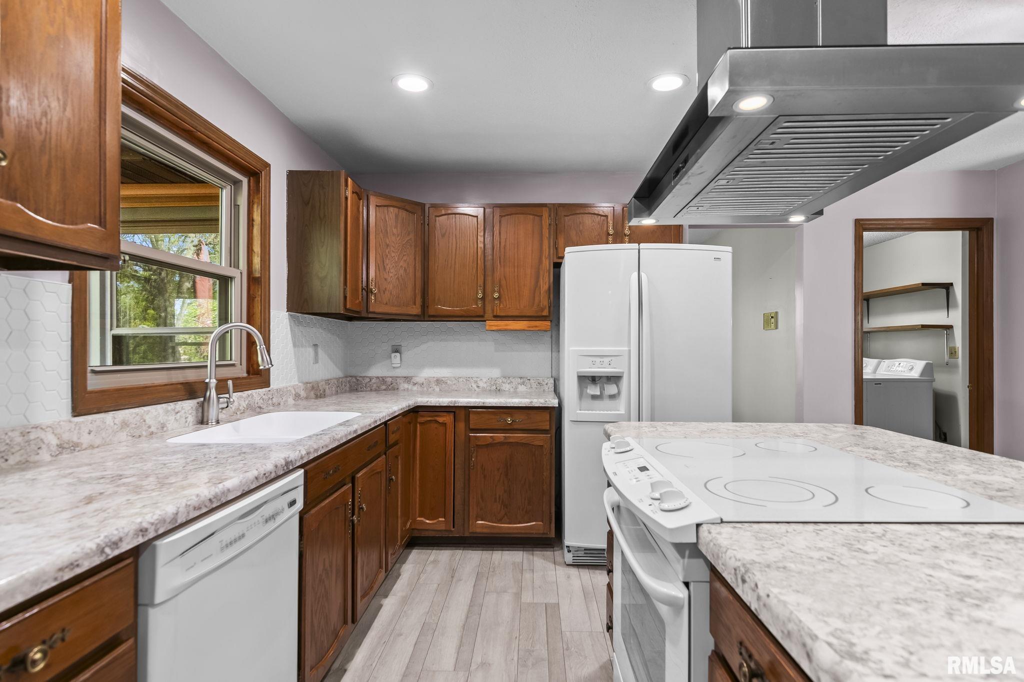 5764 Altmans Road Pleasant Plains, IL 62677 - Photo 9 of 56