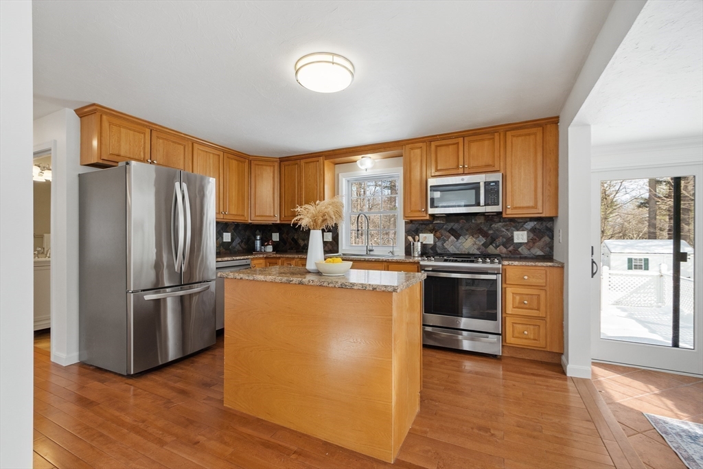 163 Dunstable Road Chelmsford, MA 01863 - Photo 2 of 29 Gallery Image 2