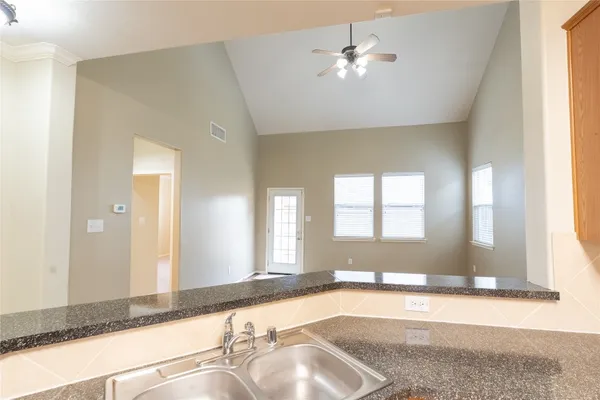 $2,400 | 4611 Arbor Lane, Pasadena, TX 77505