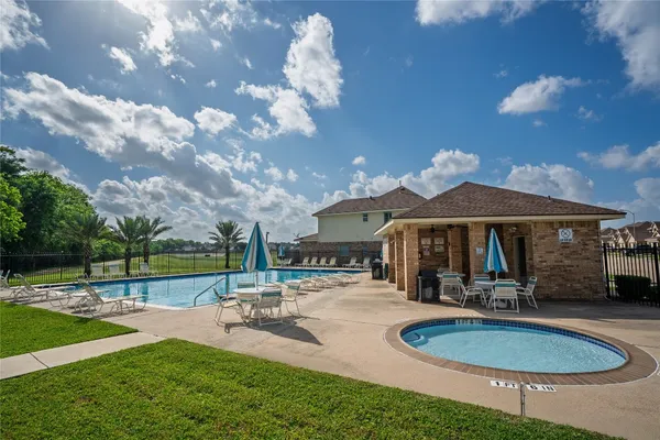 $2,400 | 4611 Arbor Lane, Pasadena, TX 77505