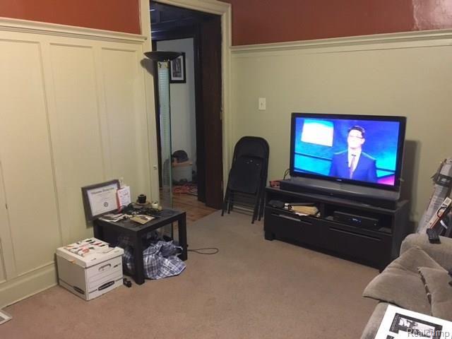 110 Atkinson Street Detroit, MI 48202 - Photo 12 of 18 110 Atkinson- Family Rm.JPG