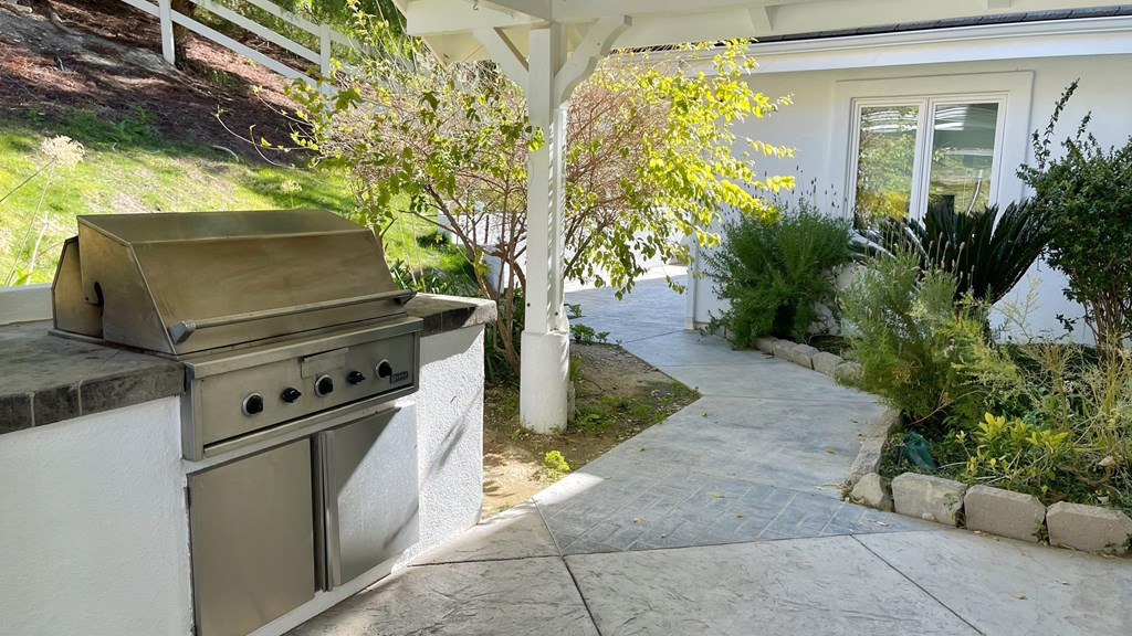 780 Gloucester Lane Thousand Oaks, CA 91362 - Photo 30 of 32 a view of a backyard with chairs