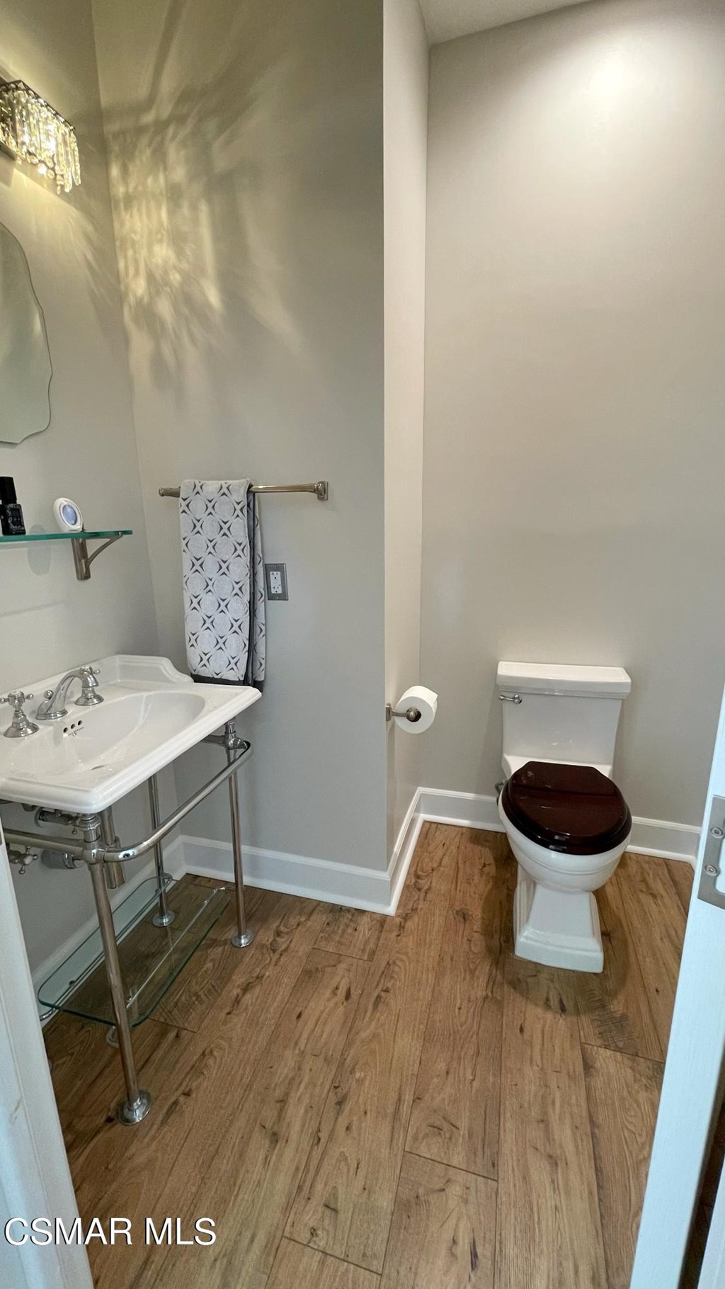 780 Gloucester Lane Thousand Oaks, CA 91362 - Photo 6 of 32 a bathroom with a sink a toilet and a mirror