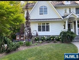 164 Deerhaven Road Mahwah, NJ 07430 - Photo 2 of 42 a front view of a house with garden