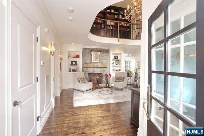 164 Deerhaven Road Mahwah, NJ 07430 - Photo 8 of 42