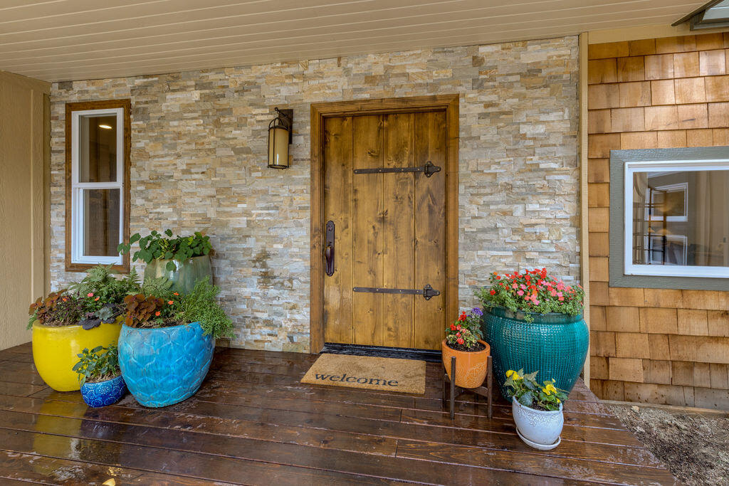 3653 Kane Creek Road Central Point, OR 97502 - Photo 1 of 29 Charming Porch Entry
