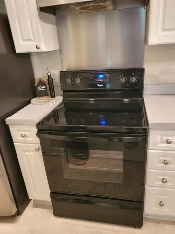 $2,400 | 407 South Elgin Court, Charleston, SC 29414