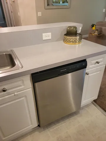 $2,400 | 407 South Elgin Court, Charleston, SC 29414