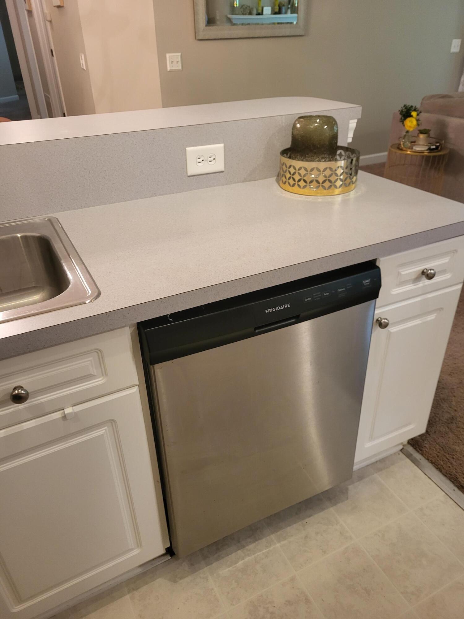 407 South Elgin Court Charleston, SC 29414 - Photo 12 of 41 20240613_143321