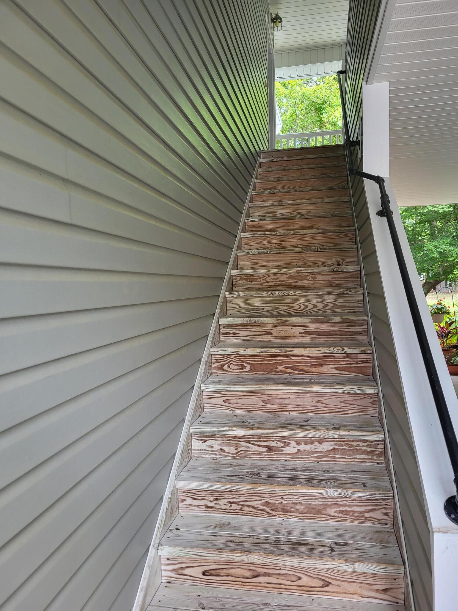 407 South Elgin Court Charleston, SC 29414 - Photo 3 of 41 20240613_142626