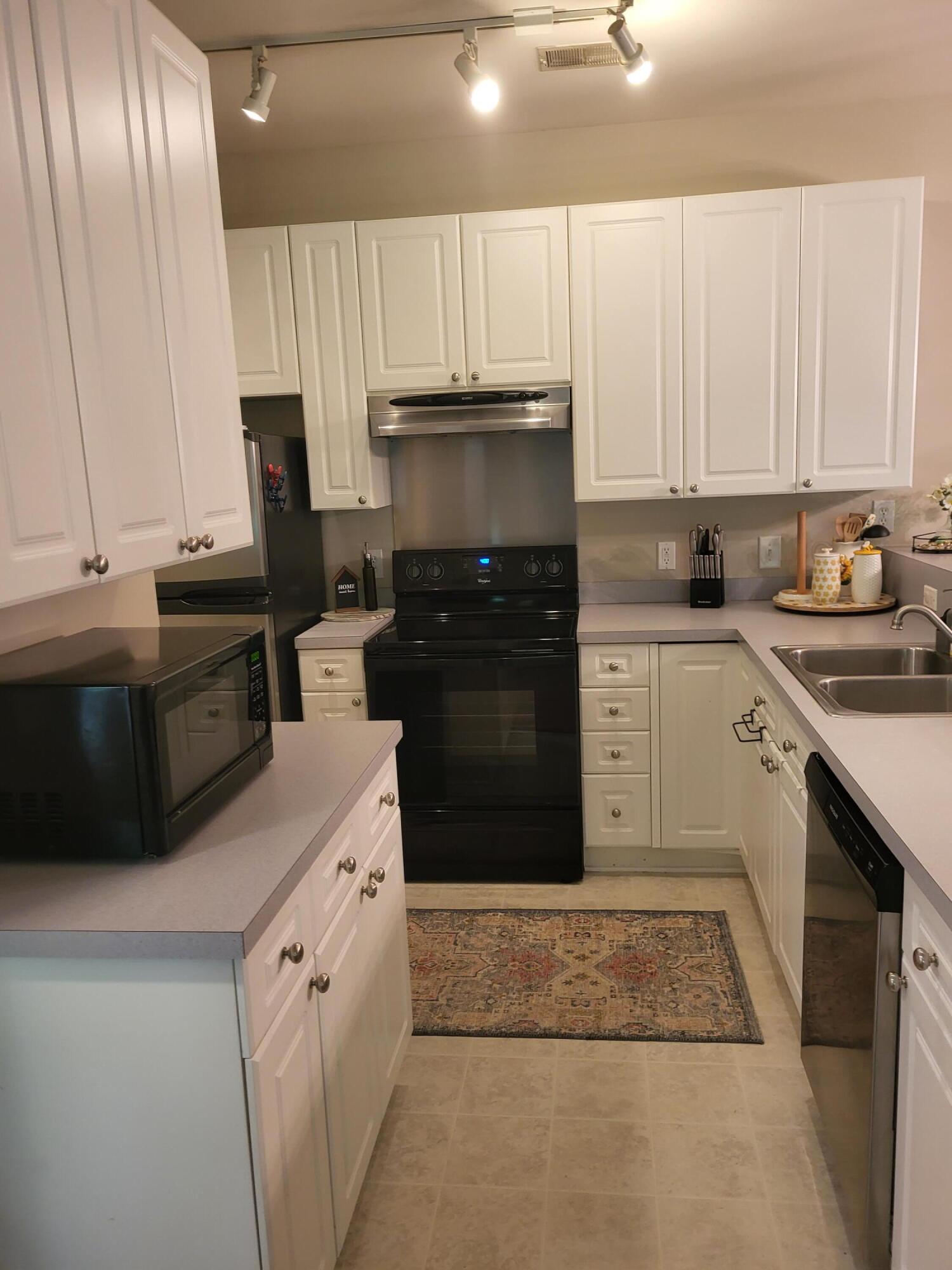 407 South Elgin Court Charleston, SC 29414 - Photo 8 of 41 20240613_143248