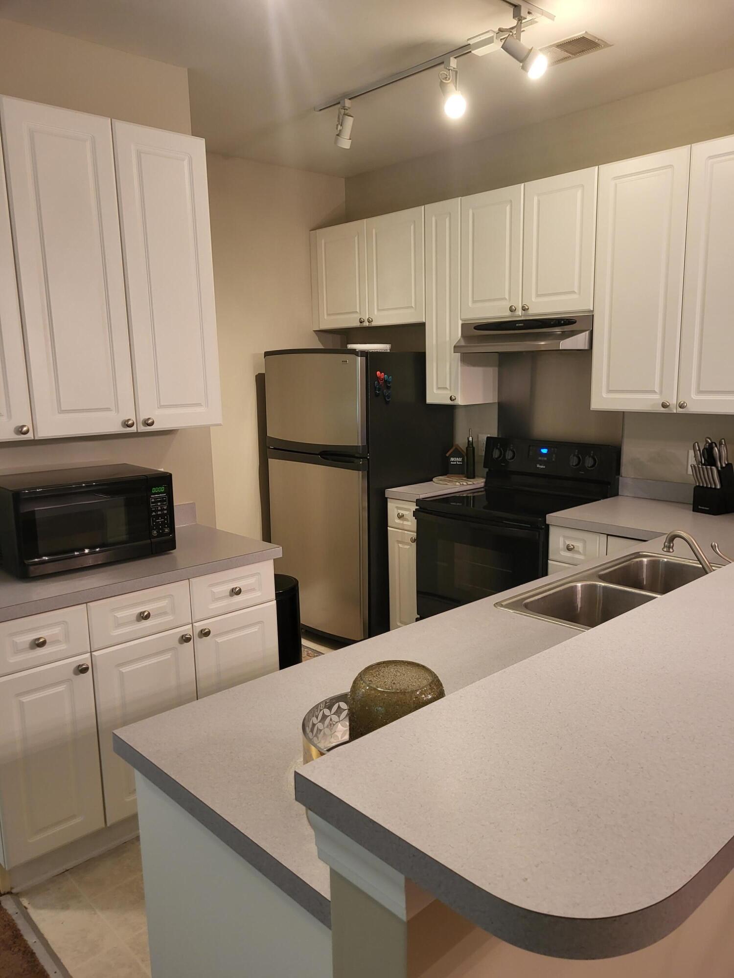 407 South Elgin Court Charleston, SC 29414 - Photo 9 of 41 20240613_143307