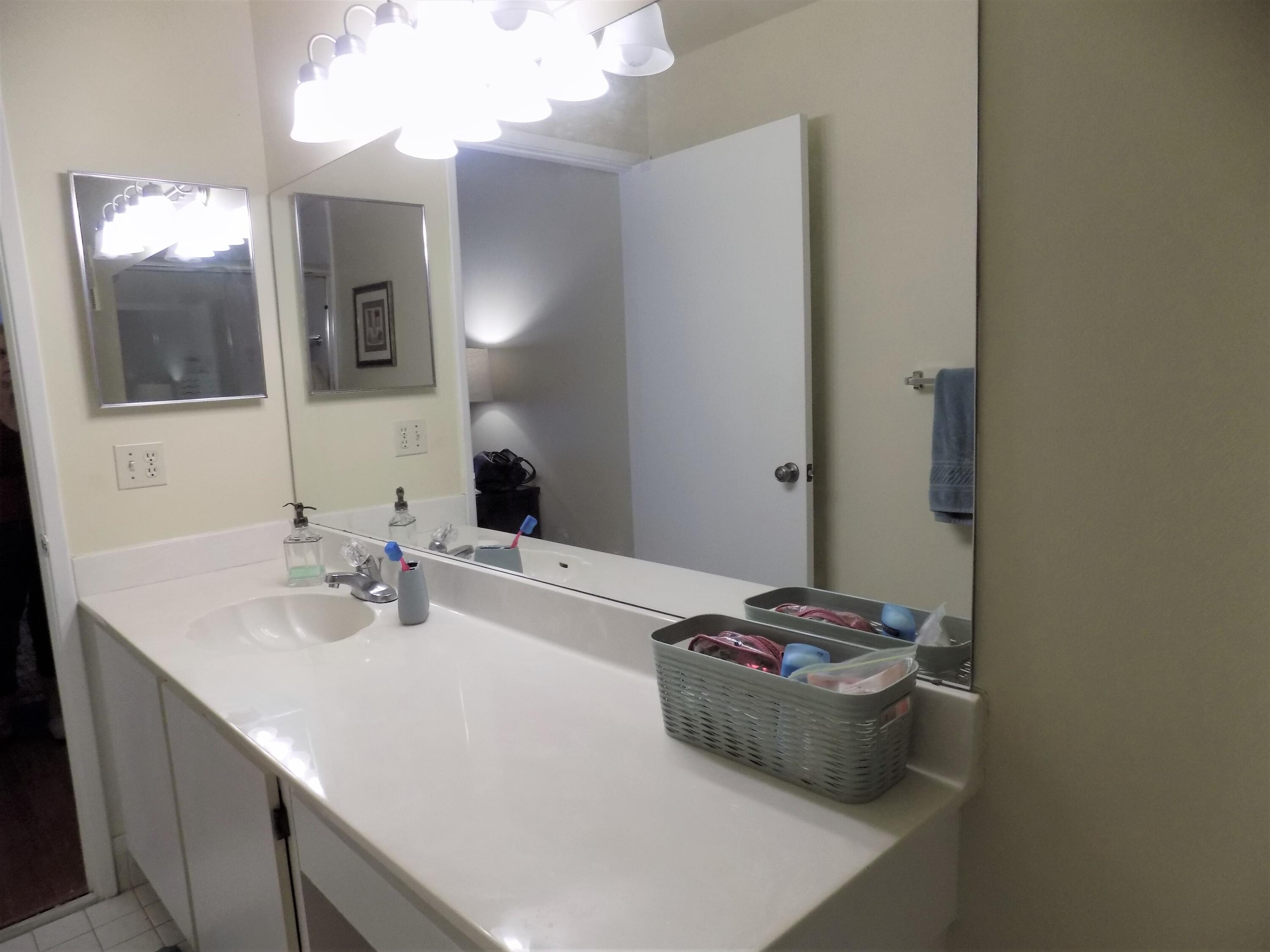 8059 Hiddenview Terrace Boca Raton, FL 33496 - Photo 23 of 39 MSTR BATH 2