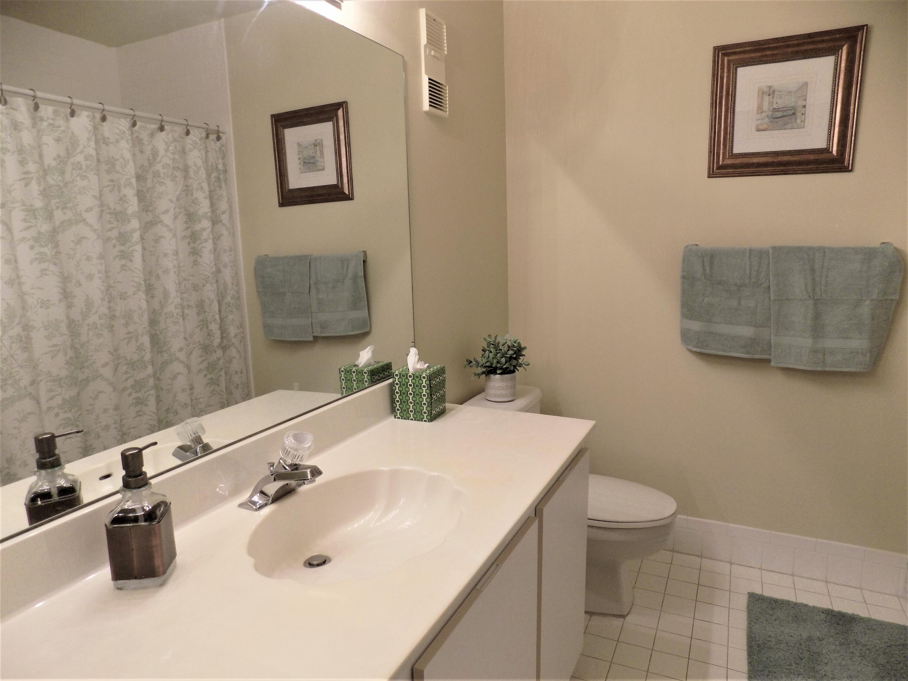 8059 Hiddenview Terrace Boca Raton, FL 33496 - Photo 25 of 39 GUEST BATH 1